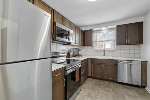 Modern Bellevue Retreat Near Stadiums & Downtown in Ross Township