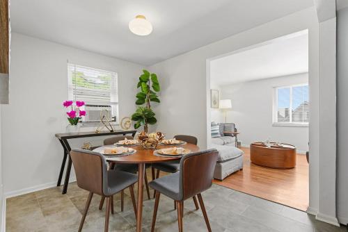 Modern Bellevue Retreat Near Stadiums & Downtown in Ross Township
