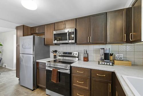 Modern Bellevue Retreat Near Stadiums & Downtown in Ross Township