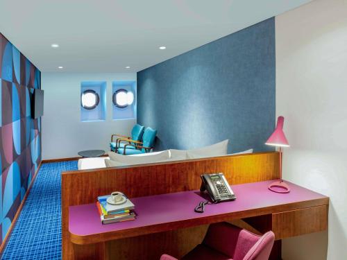 room detail thumbnail 1