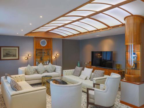 ห้องประชุม / บอลรูม, ควีน เอลิซาเบธ 2 (Queen Elizabeth 2) in ดูไบ