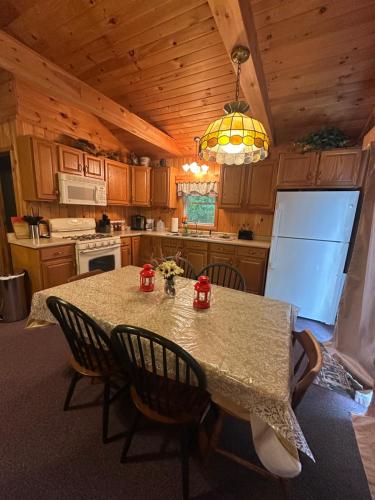 Augur Lake Cabin Escape in Au Sable Forks, USA