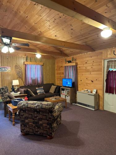 Augur Lake Cabin Escape in Au Sable Forks, USA
