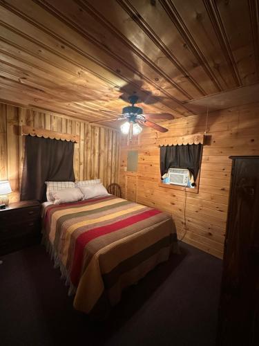 Augur Lake Cabin Escape in Au Sable Forks, USA