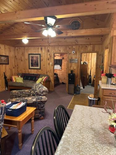 Augur Lake Cabin Escape in Au Sable Forks, USA