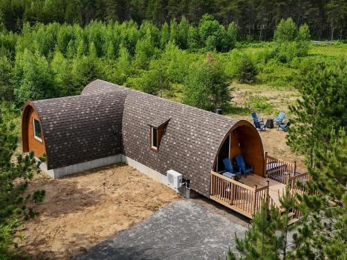 The Hobbit tiny house dogfriendly in แซ็ง อเลซี เด มงต์ (ควิเบ)