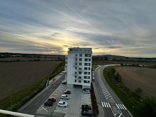 Labutia, self-checkin, parking, AC, Bratislava (fotografie 2)