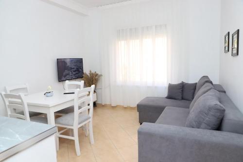 Ramona Home, Berat