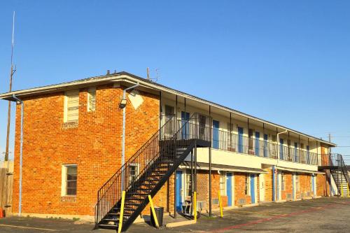 Cole Manor Motel By OYO Love Field Market Center – Dallas, TX