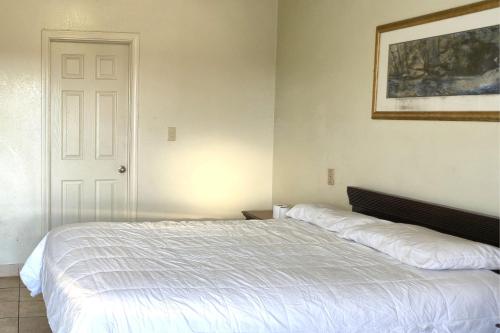 Cole Manor Motel By OYO Love Field Market Center – Dallas, TX