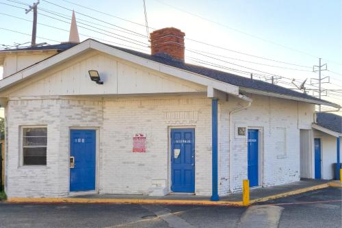 Cole Manor Motel By OYO Love Field Market Center – Dallas, TX