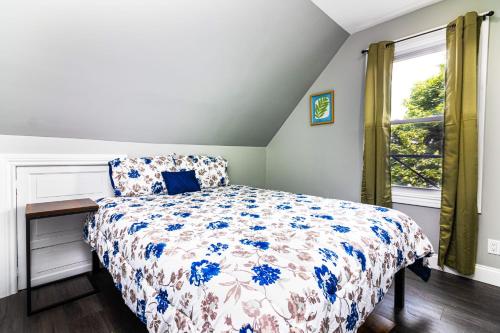 Cozy Micro apartment Sleeps 2-3, Minutes from Falls in Niagara Falls, USA