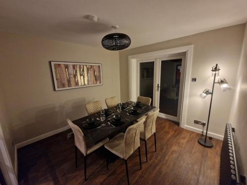 Edinburgh West Luxury 5 Bedroom Home in Slateford