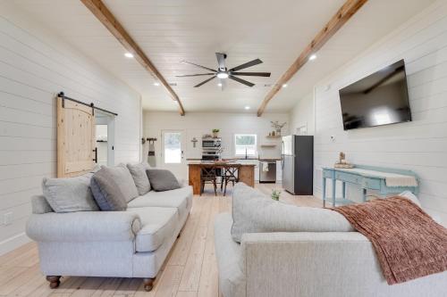 6 Mi to Magnolia Springs SP! Modern Cottage Living