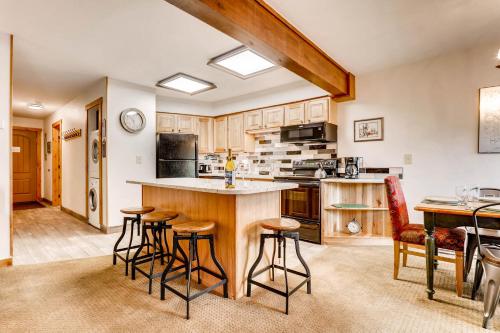Sawmill Creek 214 by Ski Country Resorts in Four O'Clock