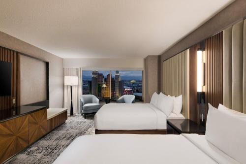 2 queen beds