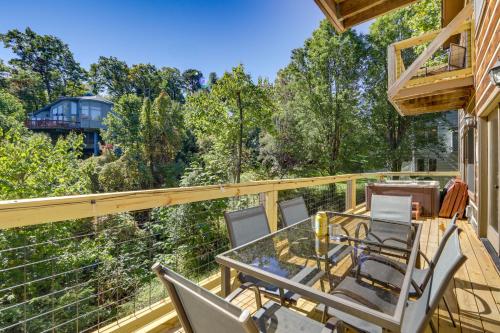 Pet-Friendly Gatlinburg Retreat with Hot Tub! in Gatlinburg, USA