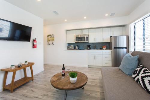 Sunny 1 Bedroom in the Heart of Venice Beach - #3 in Los Angeles, USA