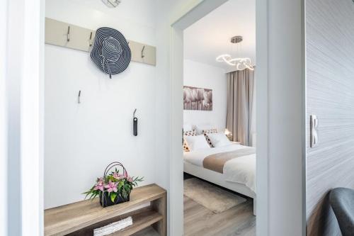 New central apartment with balcony - main image