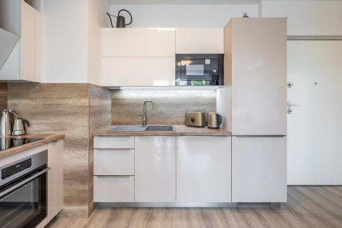 New central apartment with balcony - image 5