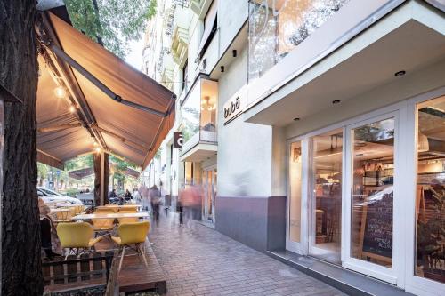 Central - Modern - Cozy - At River - image 10