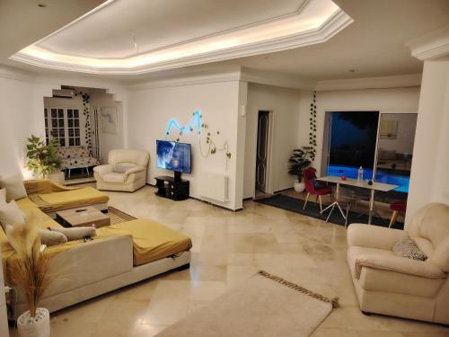 Dalton's villa with pool