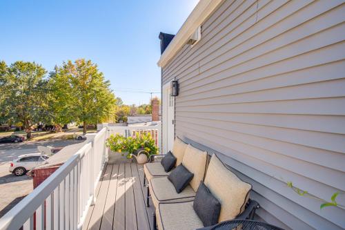 7 Mi to Dtwn and Lake Erie Sleek Cleveland Apt! in บรู๊คลิน (โอเอช) 