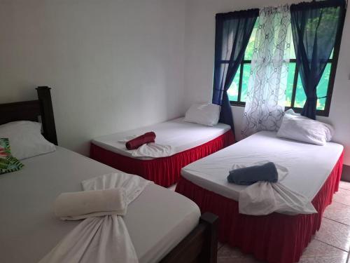1 double bed, 2 twin beds