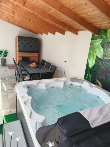 สปา, Panoráma Vendégház Jásd (Panorama Vendeghaz Jasd) in ยาสด์