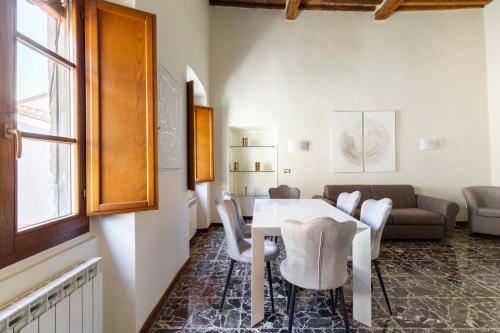 Corso Italia - 2 min da Piazza Grande in Porta Crucifera