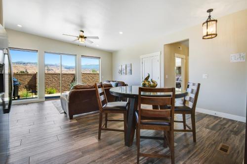 Rim View 3 in Spanish Valley