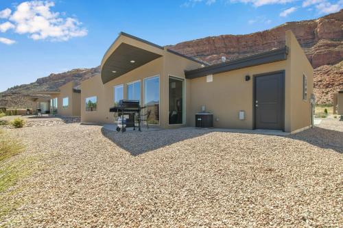 Rim View 3 in Spanish Valley