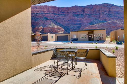 Rim View 3 in Spanish Valley