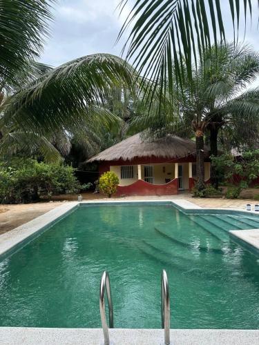 Peldbaseins, Abené shuDyma lodge (Abene shuDyma lodge) in Abéné