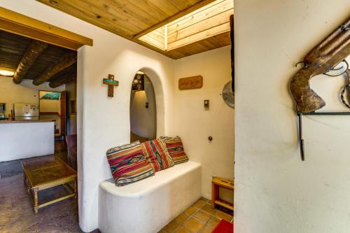 8 Mi to Taos Ski Valley! Peaceful Mtn-View Condo in Arroyo Seco (NM)