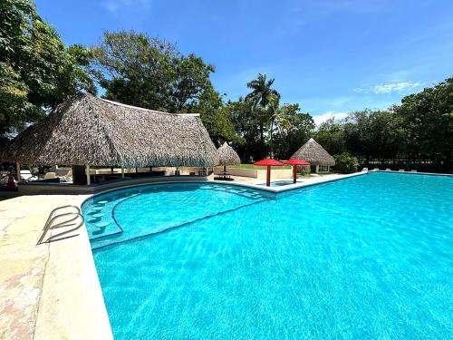 Bassein, Coronado Luxury Club and Suites,Oasis in Playa Coronado