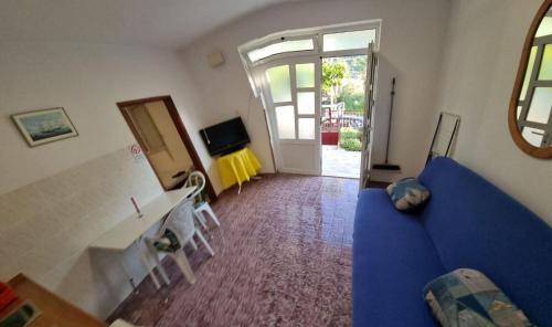 Apartment Vido - 150 m from beach - image 13