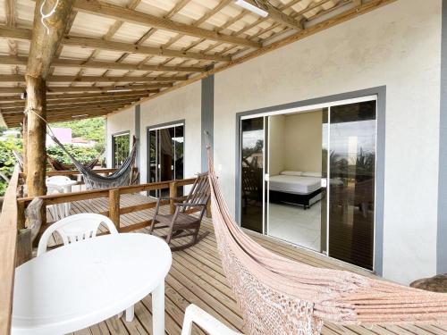 ระเบียง/ชานเรือน, LOFT SOL e MAR exclusivo em bombinhas, 50 metros do mar in หาดตาอินยา