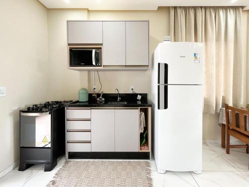 ห้องครัว, LOFT SOL e MAR exclusivo em bombinhas, 50 metros do mar in หาดตาอินยา