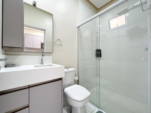 ห้องน้ำ, LOFT SOL e MAR exclusivo em bombinhas, 50 metros do mar in หาดตาอินยา