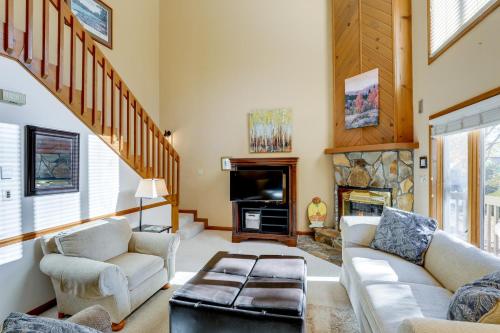 Cozy Condo Less Than Half Mi to Sugar Mountain Resort in Sugar Mountain, USA