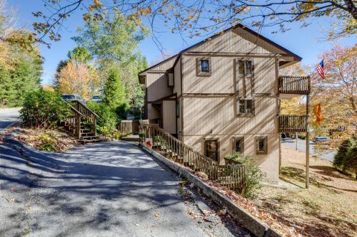 Less Than half Mi to Sugar Mountain Resort Cozy Condo! thumb 2