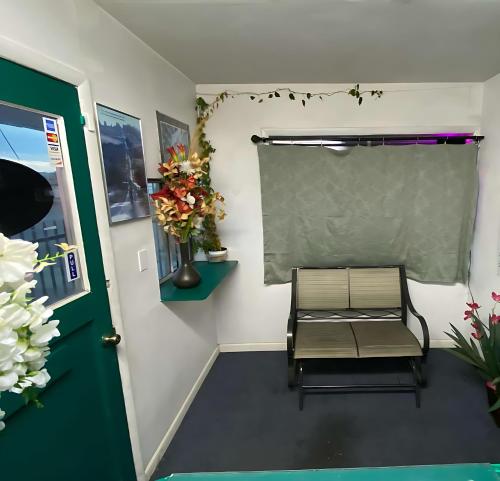 Tacoma Center Motel - image 9