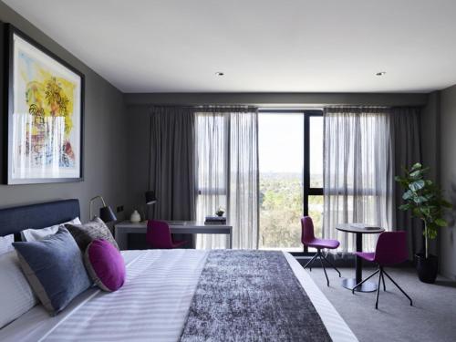 The Chen Melbourne - Art Series Room Type - Deluxe King Room
