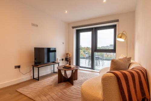 Modern City Centre Flat with Terrace, Parking & Long Stay Friendly, Leeds (Foto 3)