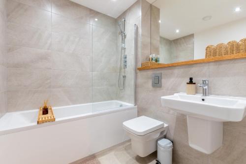 Modern City Centre Flat with Terrace, Parking & Long Stay Friendly, Leeds (Foto 6)