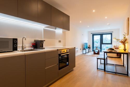 Modern City Centre Flat with Terrace, Parking & Long Stay Friendly, Leeds (Foto 2)