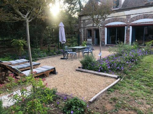 Gîte charmant avec jardin clos et parking à Saint-Sauveur-Marville - FR-1-581-146 (Gite charmant avec jardin clos et parking a Saint-Sauveur-Marville - FR-1-581-146) in Châteauneuf-en-Thymerais