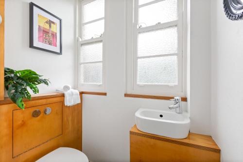 Spacious 3-Bed Home in Princeton Pearl Double Bay - image 10