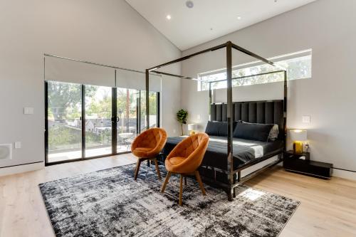 Posh Luxury Modern Home with Pool Spa and Rooftop Deck in Encino